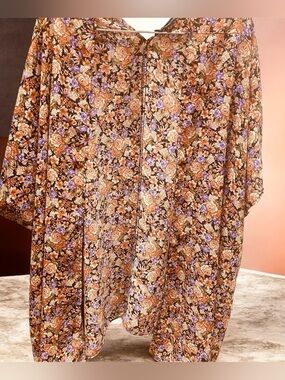 Foreign Exchange Floral kimono in Black, Purple, Peach S
